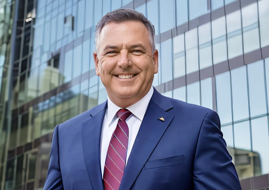 https://www.supplychainit.com/wp-content/uploads/2025/07/Scott-Ragsdale-Senior-Director-Sales-Healthcare-SLED-at-Nutanix-900x637-1.jpg